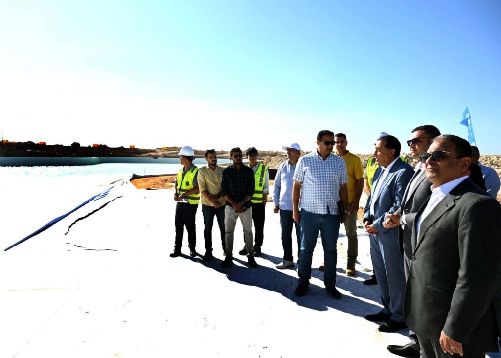 fb_img_1752422694120891543907591908011-1024x732 رئيس الوزراء يتفقد أعمال مشروعات "أبراج الداون تاون" و"داون تاون لاجون" بمدينة العلمين الجديدة