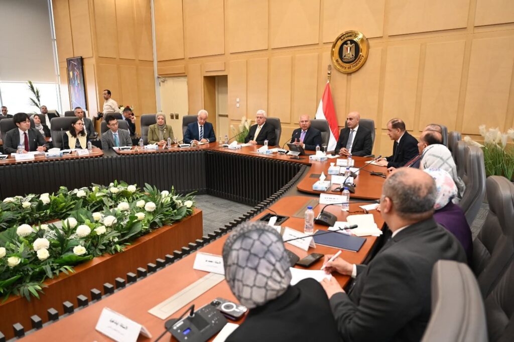 fb_img_17525647593574956237606624167483-1024x681 وزير الصناعة والنقل ووزيرا التعليم العالي والتربية والتعليم يشهدون توقيع بروتوكول تعاون بين مصلحة الكفاية الإنتاجية وصندوق تطوير التعليم لاستقبال طلاب معهد الكوزن المصري الياباني بمركز مصلحة الكفاية الإنتاجية بالعاشر من رمضان بدعم من "جايكا"