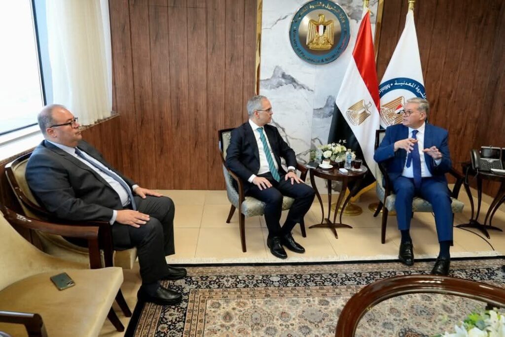 fb_img_17526566885995676637130141074922-1024x684 وزير البترول والثروة المعدنية يبحث مع شركة "شلمبرجير" سبل دعم أنشطة الاستكشاف والإنتاج وتعزيز الشراكة التقنية