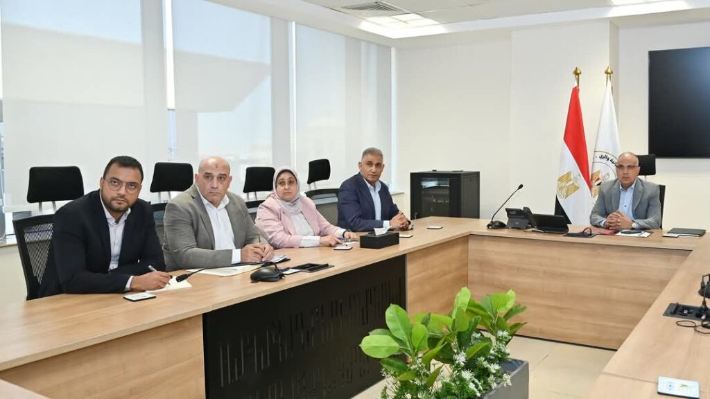 fb_img_17527385301468061334510205081447-1024x576 وزير الري يبحث عدد من نماذج ومقترحات تطوير واجهات المدن النيلية.. ويتابع أعمال التطوير المنفذة والجارى تنفيذها في إطار القوانين والضوابط المنظمة