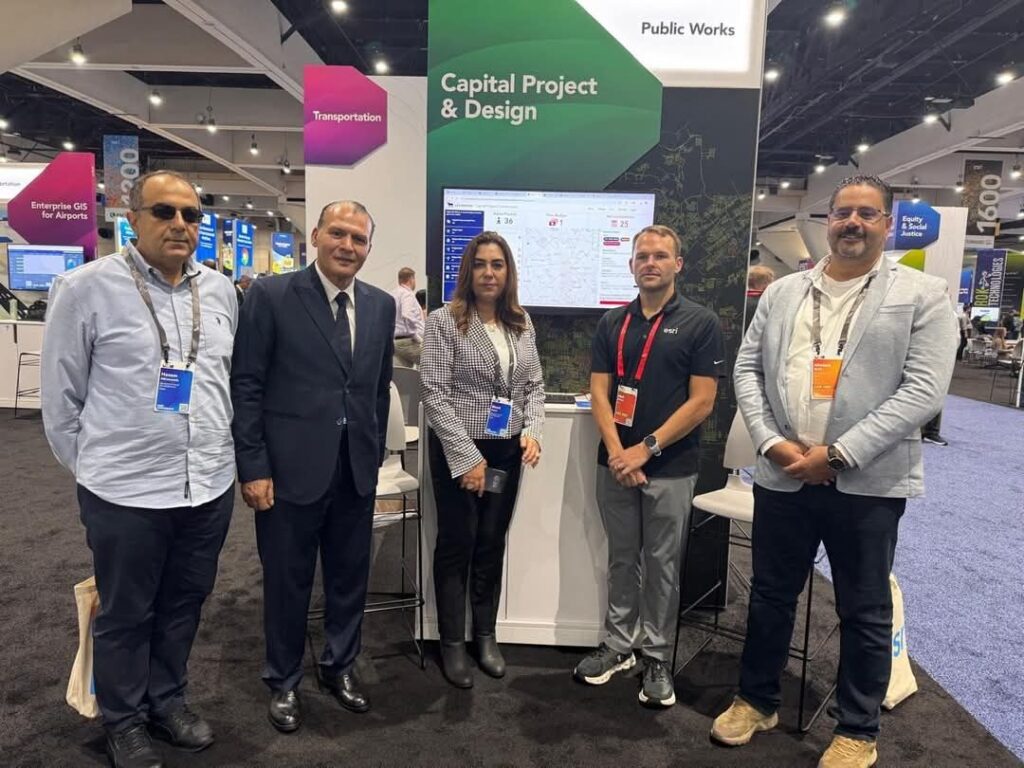 fb_img_17529210642034976162857565777992-1024x768 على هامش مشاركتها في مؤتمر مستخدمي (Esri ) بولاية كاليفورنيا الأمريكية: