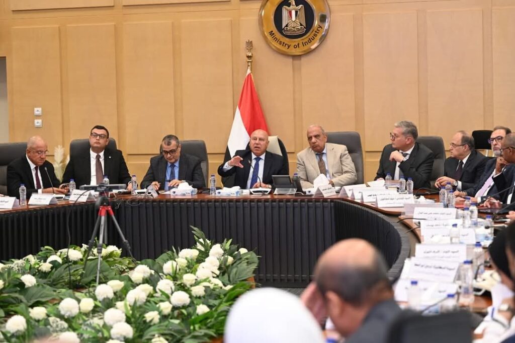 fb_img_17530853839018606827310938523272-1024x681 نائب رئيس مجلس الوزراء للتنمية الصناعية وزير الصناعة والنقل يترأس الاجتماع السابع والعشرين للمجموعة الوزارية للتنمية الصناعية