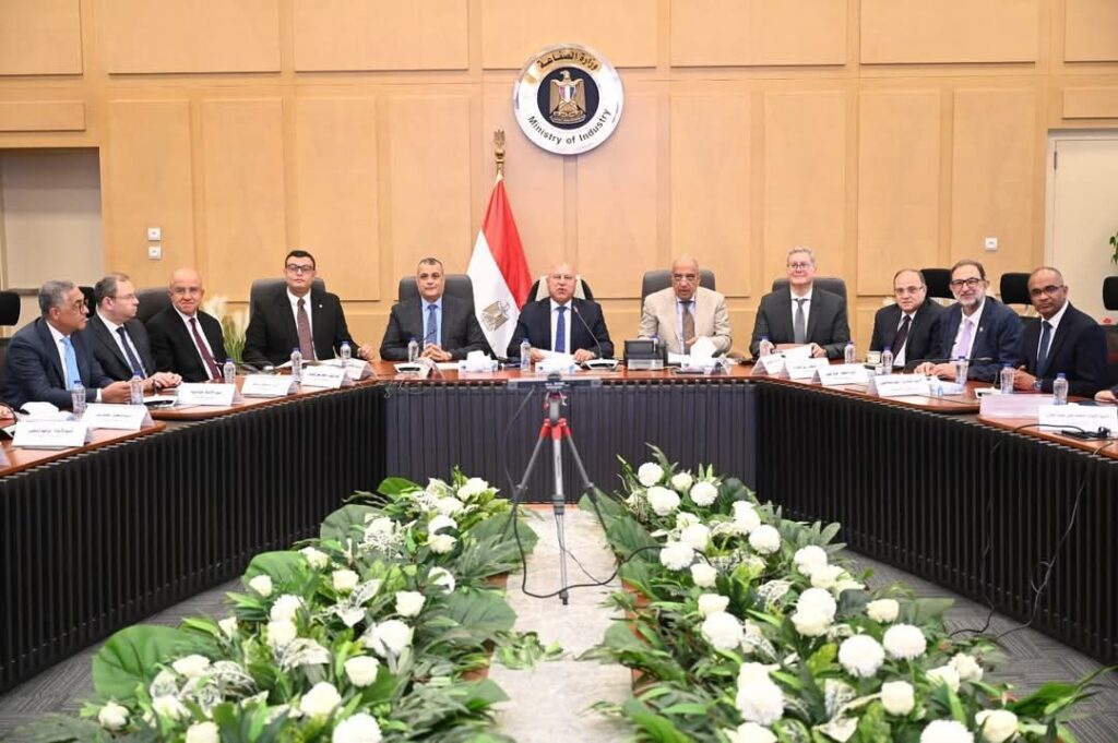 fb_img_17530853966476620009589307455830-1024x681 نائب رئيس مجلس الوزراء للتنمية الصناعية وزير الصناعة والنقل يترأس الاجتماع السابع والعشرين للمجموعة الوزارية للتنمية الصناعية