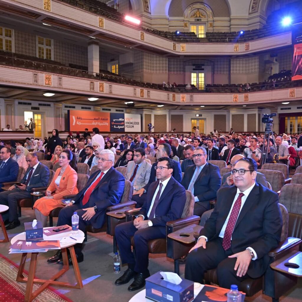 fb_img_17530857963897898509439398284970-1024x1024 وزير التعليم العالي يشهد الجلسة الرابعة لملتقى شباب المعرفة في نسخته الرابعة بجامعة القاهرة