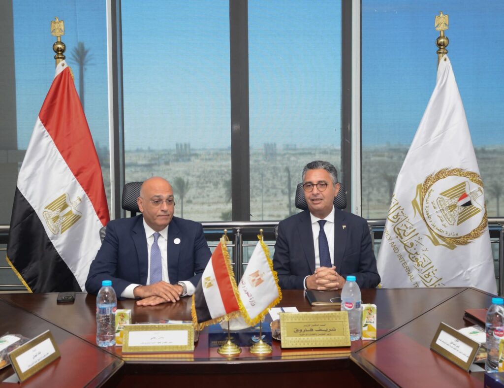 fb_img_17537946393441090825723573190003-1024x788 وزير التموين والتجارة الداخلية يبحث مع رئيس جهاز تنمية المشروعات مجالات التعاون لتطوير منافذ تجارة التجزئة التابعة للوزارة