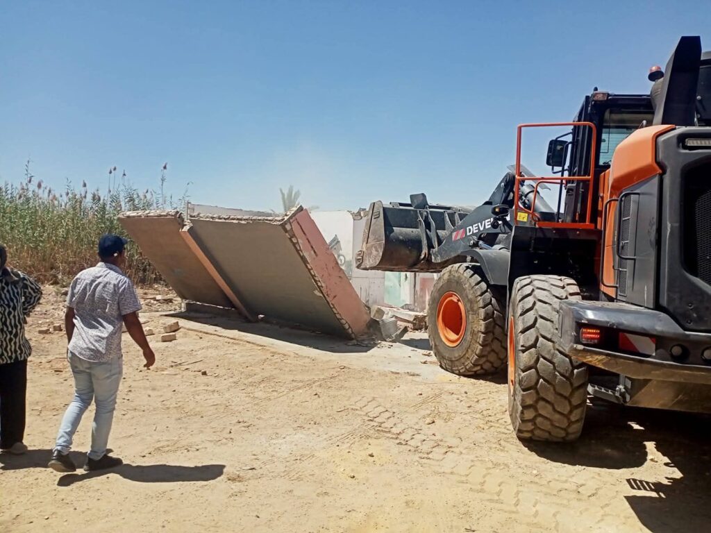 img-20250705-wa00183358477805875701758-1024x768 محافظة السويس تشن حملة مكبرة لإزالة التعديات على أراضي الدولة والاشغالات والتعديات بنطاق حي عتاقة