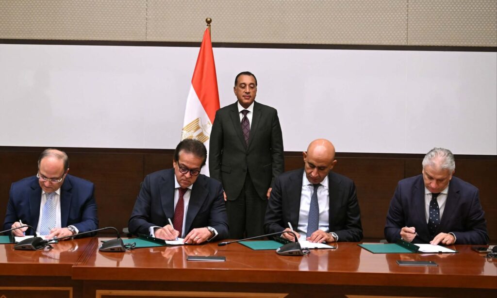 fb_img_1754497071894781954072749603285-1024x614 رئيس الوزراء يشهد توقيع بروتوكول تعاون مشترك لإنشاء وتطوير خمس مدارس تكنولوجيا تطبيقية مُتخصصة في صناعة الأدوية