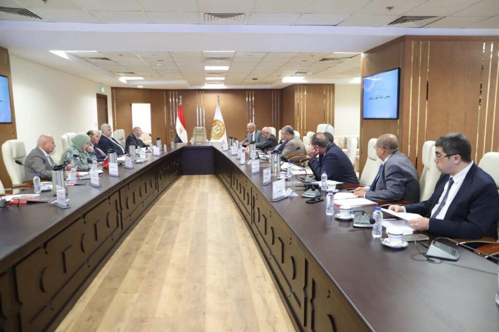 fb_img_17548196159991777579389621510697-1024x682 مجلس إدارة صندوق إعانات الطوارئ للعمال:● 2 مليار و319 مليونًا و800 ألف جنيه دعمًا من "الصندوق" لـ 429 ألف و301 عاملًا في3991 منشأة