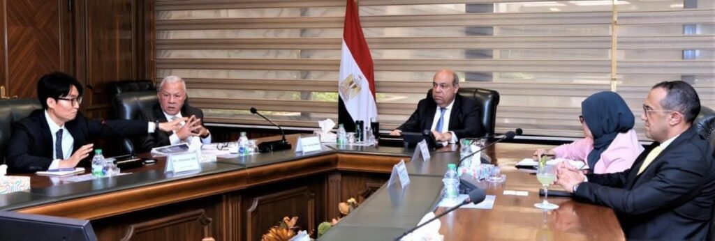 fb_img_17549171639091551078030482505544-1024x346 وزير الطيران المدني يستعرض مع وفد مطار إنتشون الكوري فرص تعزيز الشراكات الدولية لتطوير وتشغيل المطارات المصرية