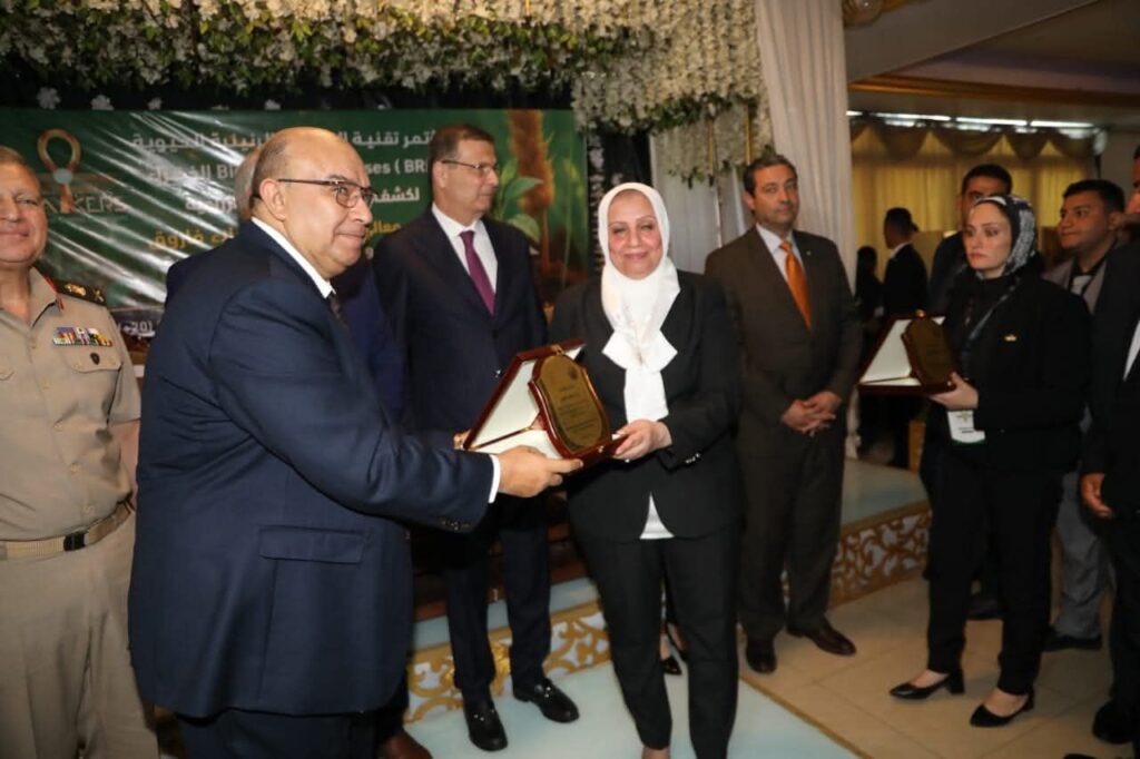fb_img_1754917589868267409394057404410-1024x682 وزير الزراعة ومحافظو البحيرة والوادي الجديد ودمياط يفتتحون مؤتمرًا علميًا لاستعراض أحدث تقنيات المكافحة الحيوية للآفات
