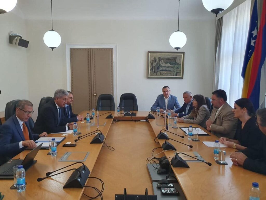 fb_img_17550823854745626760158706359467-1024x768 وزير السياحة والآثار يستكمل لقاءاته المهنية خلال زيارته الرسمية للبوسنة والهرسك بعقد اجتماع مع نائب رئيس مجلس الوزراء ووزير التجارة الخارجية والعلاقات الاقتصادية والمسئول عن ملف السياحة