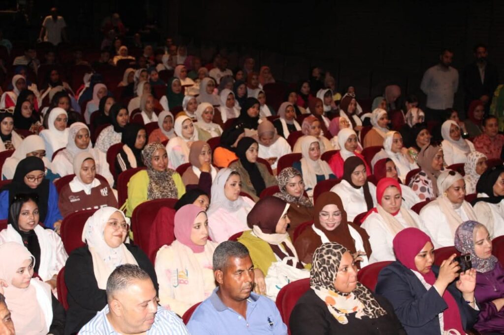 fb_img_17551830289202026335007031152228-1024x682 تحت رعاية فخامة الرئيس عبد الفتاح السيسي رئيس الجمهورية..🔳 وزير الثقافة في لقاء حواري مفتوح مع فتيات البرنامج الرئاسي «أهل مصر» لأبناء المحافظات الحدودية
