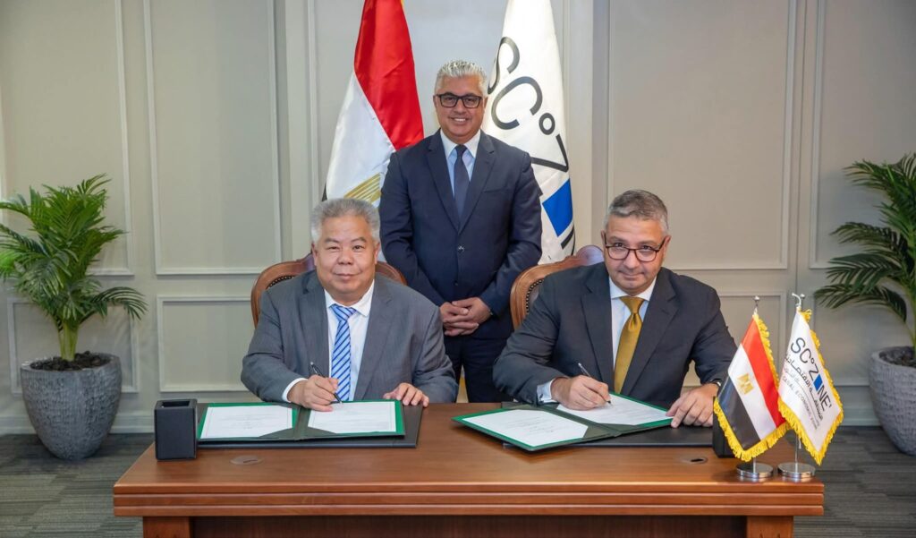 fb_img_17551830984309062572257525727952-1024x601 باستثمارات 85 مليون دولار أمريكي.. 🔳 رئيس اقتصادية قناة السويس يوقع مشروع "جيانغسو زيونج" الصينية لإنتاج الأرضيات وألواح الجدران بالمنطقة الصناعية بالسخنة
