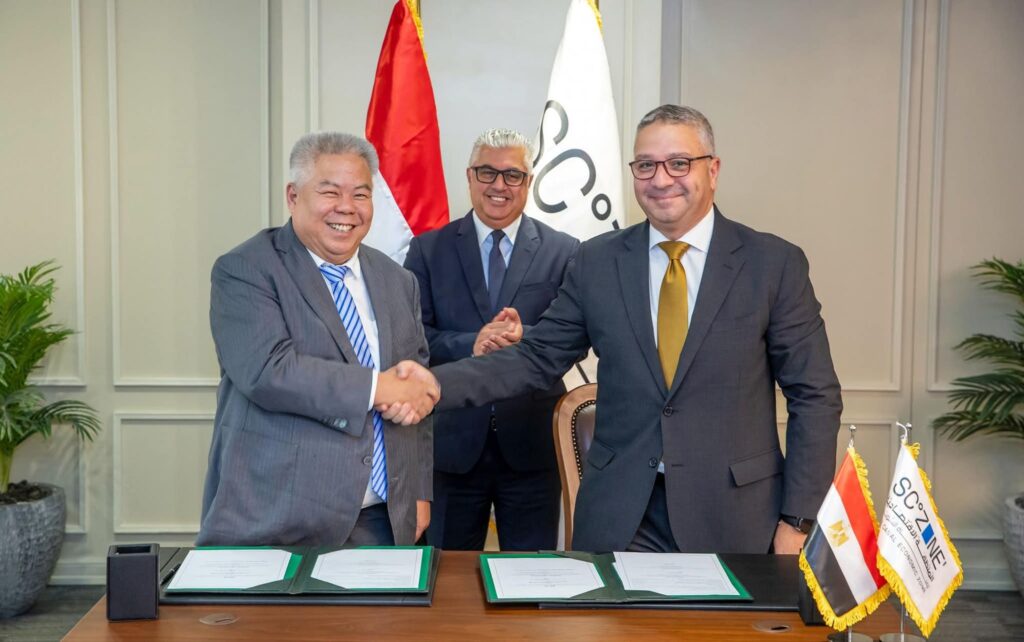 fb_img_17551831007251716786393007857286-1024x642 باستثمارات 85 مليون دولار أمريكي.. 🔳 رئيس اقتصادية قناة السويس يوقع مشروع "جيانغسو زيونج" الصينية لإنتاج الأرضيات وألواح الجدران بالمنطقة الصناعية بالسخنة