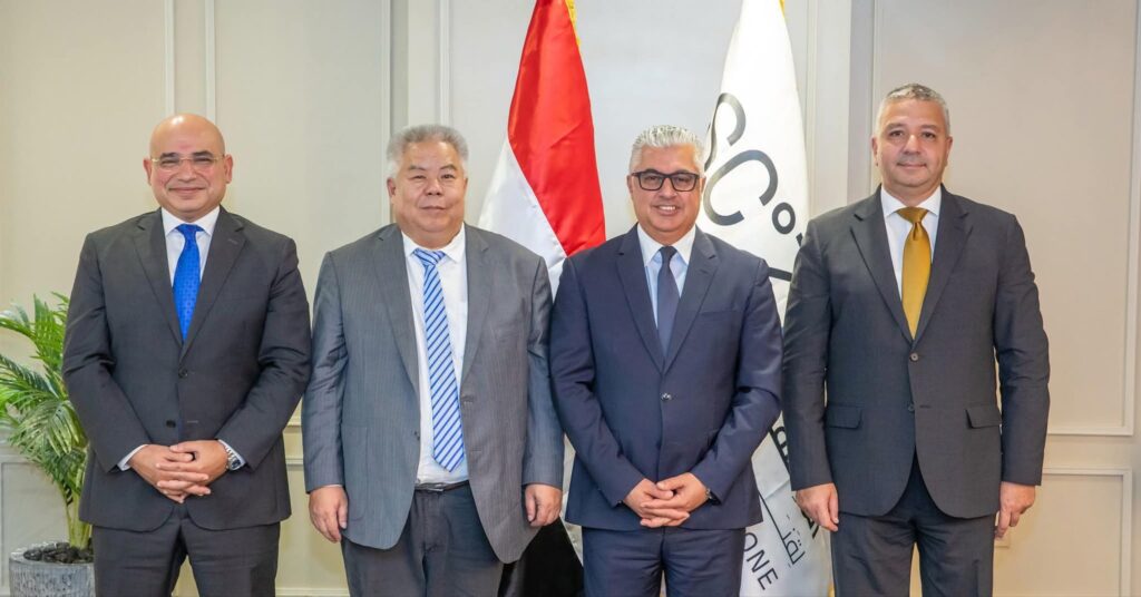 fb_img_17551831044781727596744393048013-1024x536 باستثمارات 85 مليون دولار أمريكي.. 🔳 رئيس اقتصادية قناة السويس يوقع مشروع "جيانغسو زيونج" الصينية لإنتاج الأرضيات وألواح الجدران بالمنطقة الصناعية بالسخنة