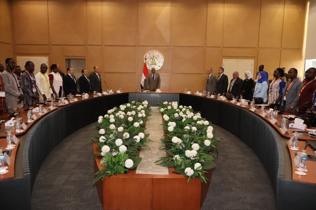 fb_img_17551831915368031488289152284390-1024x682 في إطار دعم التعاون والشراكة وتبادل الخبرات مع الأشقاء في إفريقيا..وزير الكهرباء والطاقة المتجددة يشهد احتفالية تخريج عدد (25) متدربًا إفريقيًا في مجالات تطوير البنية التحتية والشبكات والطاقة الجديدة والمتجددة