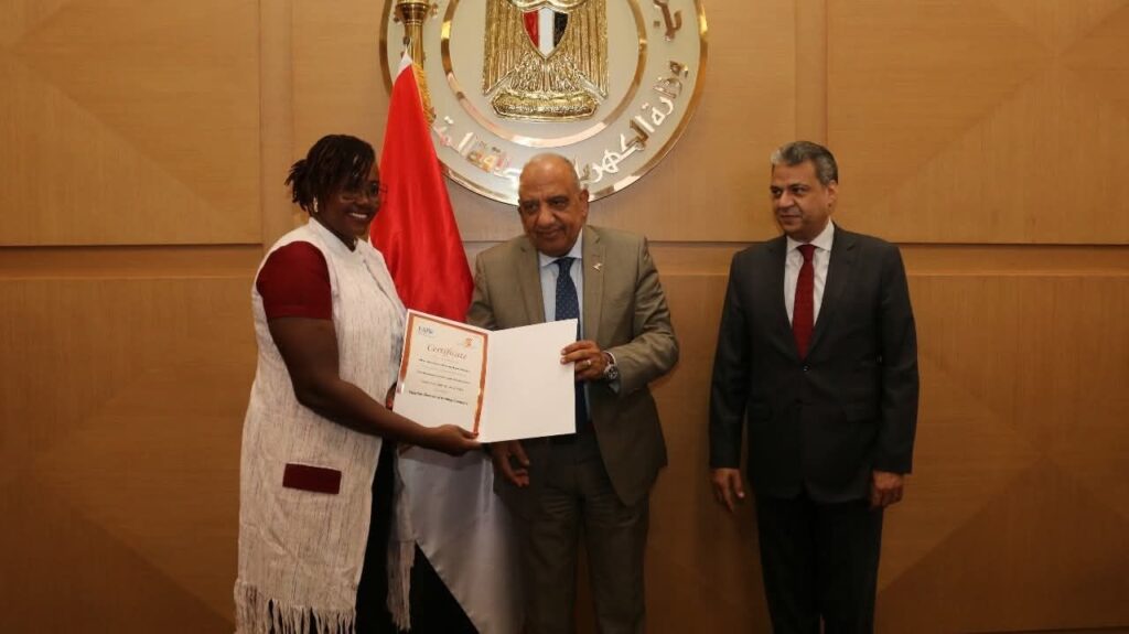 fb_img_17551831932593025094112913246510-1024x575 في إطار دعم التعاون والشراكة وتبادل الخبرات مع الأشقاء في إفريقيا..وزير الكهرباء والطاقة المتجددة يشهد احتفالية تخريج عدد (25) متدربًا إفريقيًا في مجالات تطوير البنية التحتية والشبكات والطاقة الجديدة والمتجددة