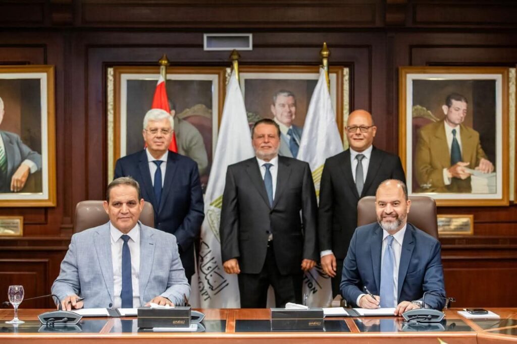 fb_img_17551833701004535257458803935671-1024x682 محافظ البنك المركزي ووزير التعليم العالي يشهدان مراسم توقيع اتفاقيتي شراكة بين المعهد المصرفي وجامعتي القاهرة وسوهاج في إطار برنامج شهادة البكالوريوس في العلوم المصرفية