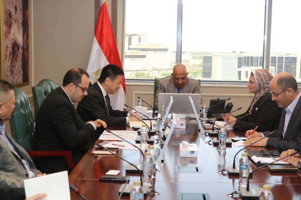 fb_img_17552761619145189526109946265227-1024x682 وزير الكهرباء يبحث مع شركة انكورا الصينية توطين صناعة المهمات الكهربائية لنهايات الكابلات ذات الجهد العالي والفائق ونقل التكنولوجيا الخاصة بصناعة الكوابل المعزولة بالغاز وأنظمة المراقبة الذكية