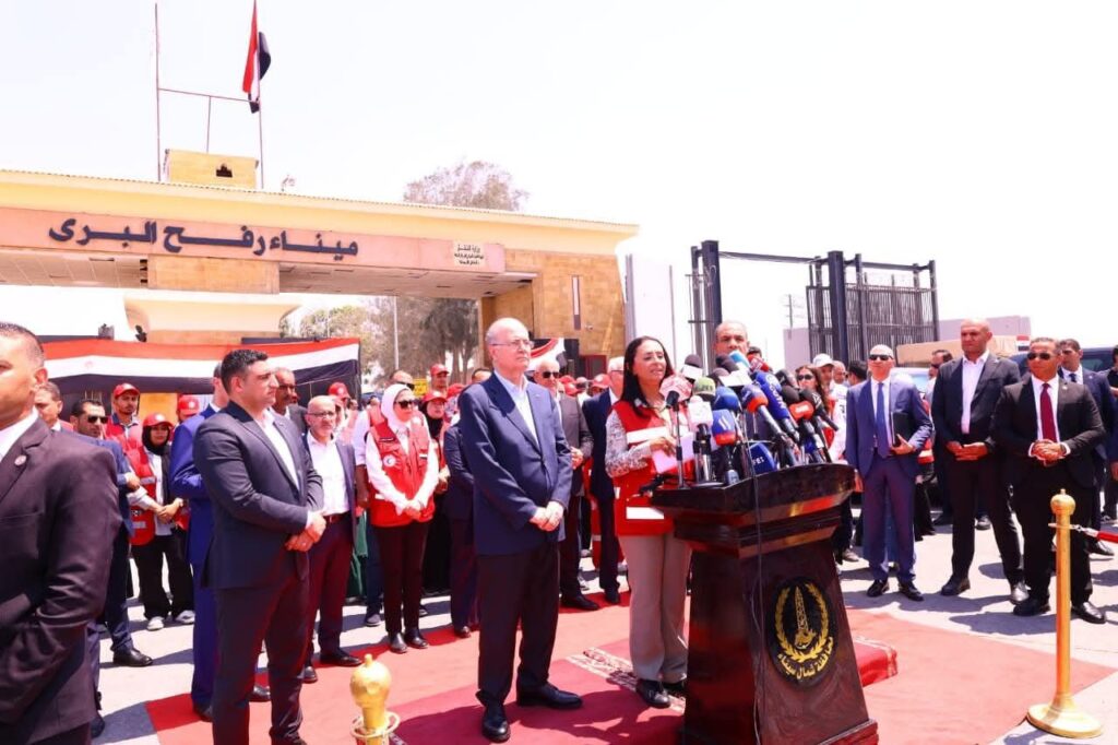 fb_img_17555223159792347624375816073576-1024x682 من أمام معبر رفح.. وزيرة التضامن الاجتماعي تطلق نداءً إنسانيًا لإدخال كافة المساعدات المصرية بالتزامن مع اليوم العالمي للإنسانية