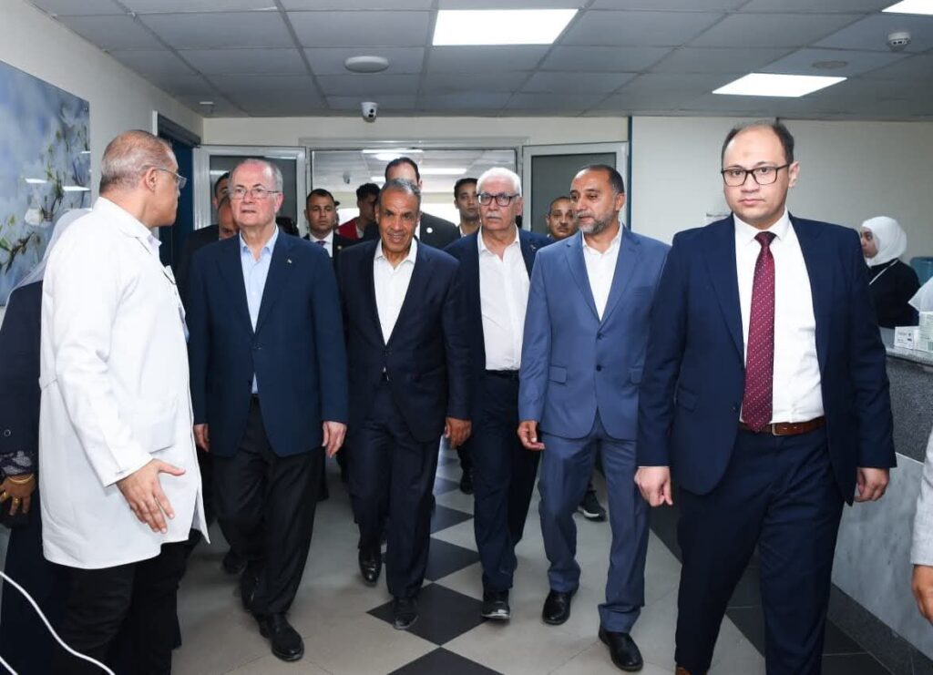 fb_img_17555375121783693178713686816672-1024x741 وزير الخارجية يرافق رئيس الوزراء الفلسطيني لزيارة الجرحى الفلسطينيين بمستشفى العريش العام