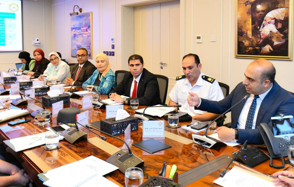 fb_img_17555944182156786797208586366555-1024x651 بعد توليها مهام وزير البيئة:- د. منال عوض وزيرة التنمية المحلية والقائم بأعمال وزير البيئة تترأس أول إجتماع لمجلس إدارة تنظيم إدارة المخلفات