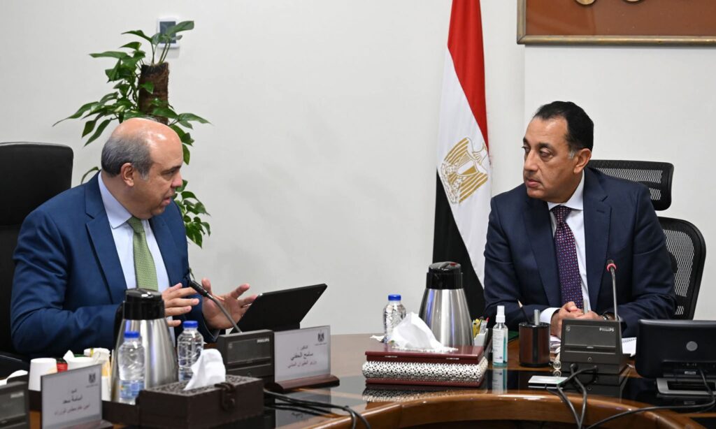 fb_img_17561060390817991836341660160508-1024x614 رئيس الوزراء يتابع الموقف التنفيذي لمشروع "مبنى 4" بمطار القاهرة الدولي