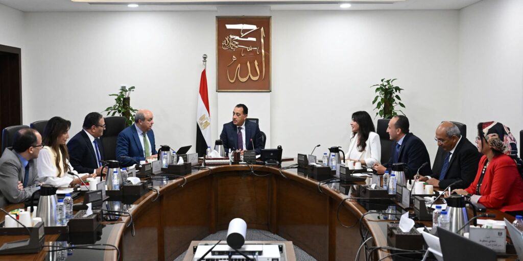 fb_img_17561060409325984206862386858965-1024x512 رئيس الوزراء يتابع الموقف التنفيذي لمشروع "مبنى 4" بمطار القاهرة الدولي