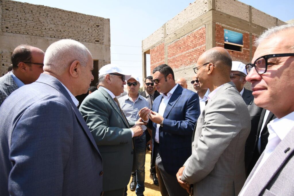 fb_img_17561155525055068236776236563022-1024x683 وزير الإسكان يتفقد مشروع السوق الحضارية بمدينة القاهرة الجديدة
