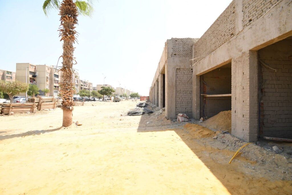 fb_img_17561155571562382104002832059771-1024x683 وزير الإسكان يتفقد مشروع السوق الحضارية بمدينة القاهرة الجديدة