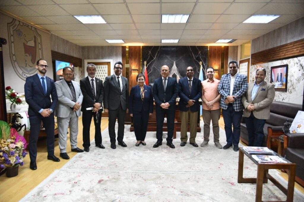 fb_img_17561899039389027835861543555730-1024x683 نائب وزير الصحة تبحث تعزيز دور جامعة سوهاج في مواجهة القضية السكانية وخفض معدلات الولادات القيصرية ووفيات حديثي الولادة