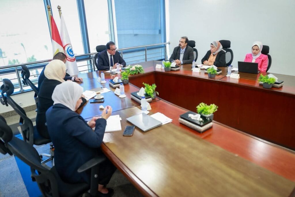 fb_img_17562009674187192205608804784736-1024x683 نائب رئيس مجلس الوزراء وزير الصحة يناقش مستجدات ملف تكليف أعضاء المهن الصحية ويبحث آليات توزيعهم على المنشآت الصحية