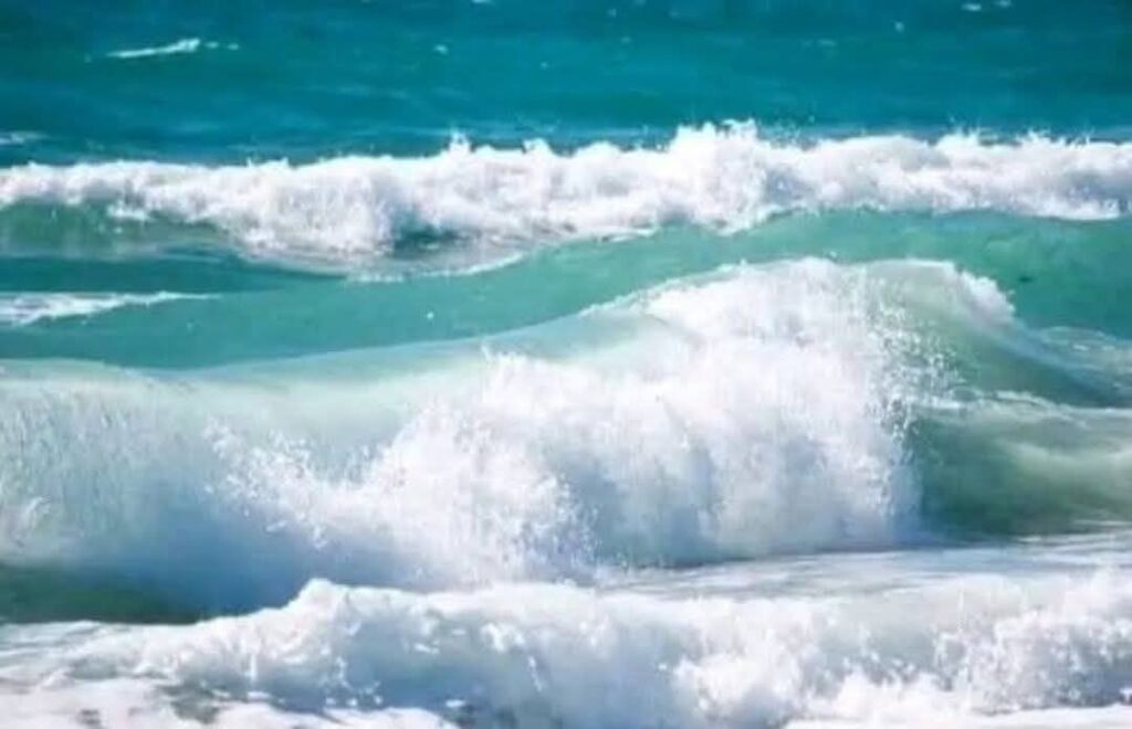 fb_img_17562064718062671827589402707712-1024x660 ممنوع الإقتراب.. البحر يهدد بالموت.