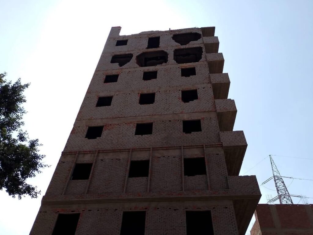 fb_img_17563989557424148003922771189092-1024x770 وزيرة التنمية المحلية: مركز الشبكة الوطنية للطوارئ والسلامة العامة بالوزارة يرصد مخالفة عقار لرخصة البناء بحي الوراق بالجيزة وإزالته الأدوار المخالفة