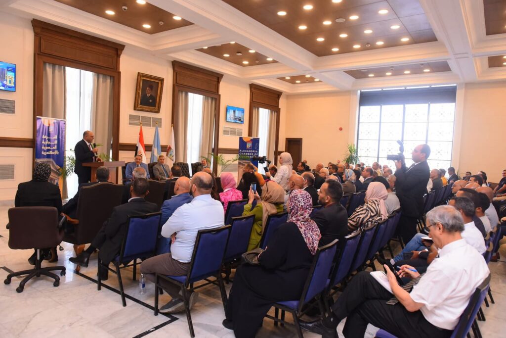 fb_img_17563991323104596808661691580206-1024x683 وزير العمل ومحافظ الإسكندرية يفتتحان ندوة تثقيفية حول قانون العمل الجديد.. بالتعاون مع "الغرفة التجارية"