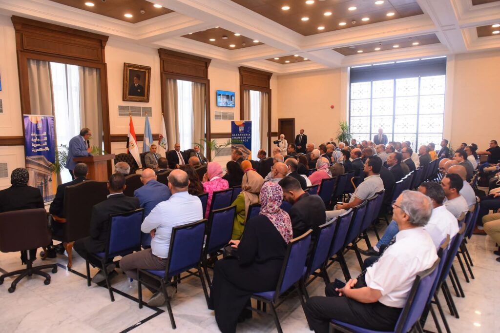 fb_img_17563991347363918232979947199469-1024x683 وزير العمل ومحافظ الإسكندرية يفتتحان ندوة تثقيفية حول قانون العمل الجديد.. بالتعاون مع "الغرفة التجارية"