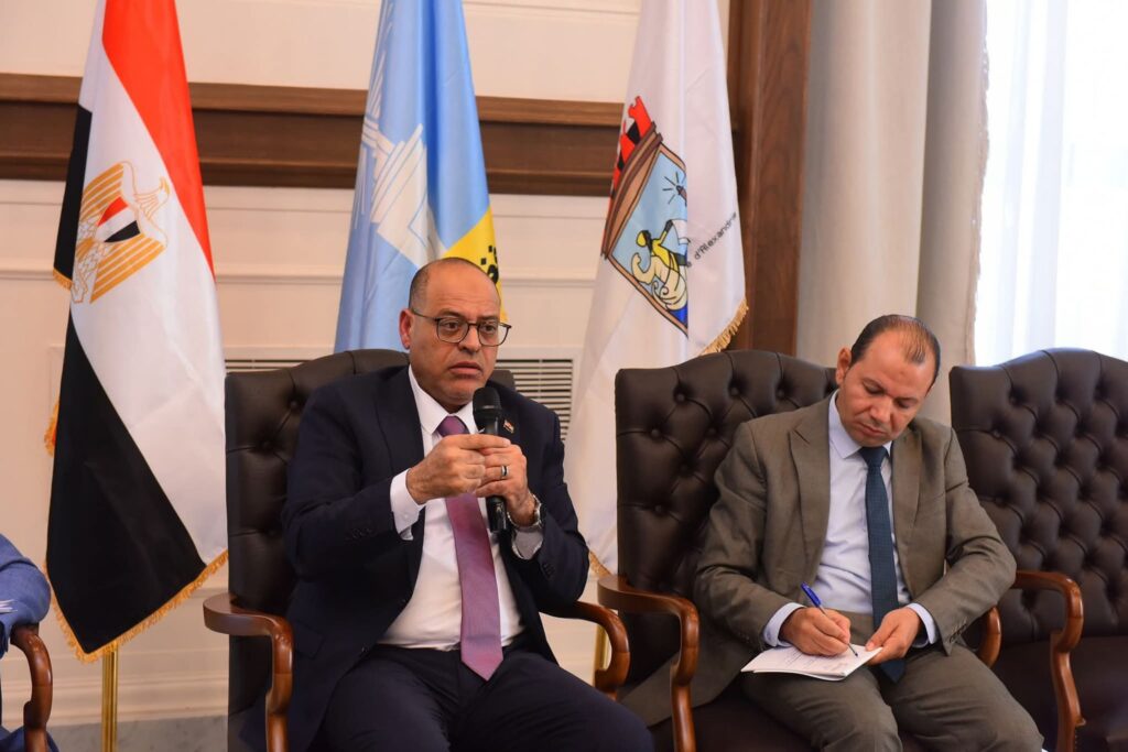fb_img_17563991375914263370751954803150-1024x683 وزير العمل ومحافظ الإسكندرية يفتتحان ندوة تثقيفية حول قانون العمل الجديد.. بالتعاون مع "الغرفة التجارية"