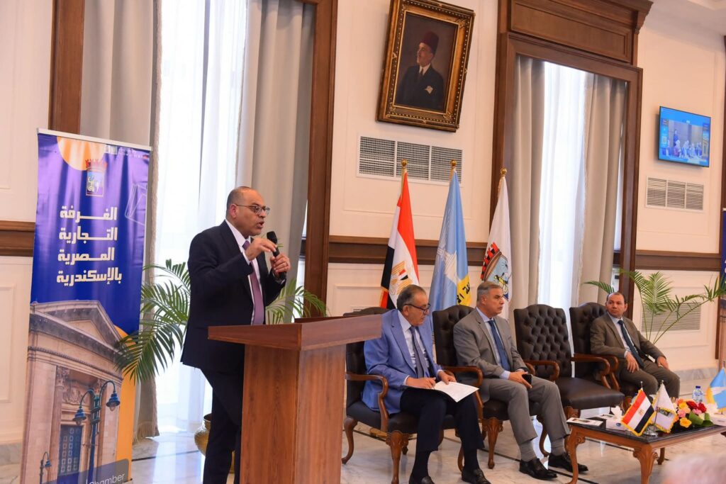 fb_img_17563991400597949292725378969580-1024x683 وزير العمل ومحافظ الإسكندرية يفتتحان ندوة تثقيفية حول قانون العمل الجديد.. بالتعاون مع "الغرفة التجارية"
