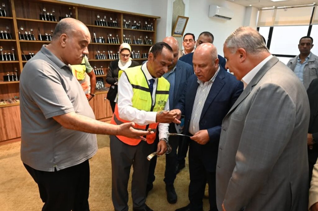 fb_img_17566472033578461581540288409210-1024x681 وزير الصناعة والنقل يتفقد موقع مجمع مرغم ٣ الجاري إنشاؤه بمحافظ الإسكندرية ويلتقي العاملين بمجمعي مرغم ١ و٢ للوقوف على تحدياتهم واستعراض سبل حلها