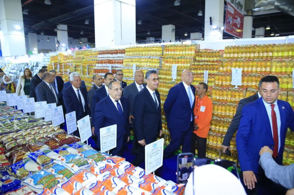 fb_img_17572337813928951975506289472238-1024x682 وزير التموين والتجارة الداخلية بالإنابة عن دولة رئيس مجلس الوزراء يفتتح المعرض الرئيسي "أهلاً مدارس" بمحافظة القاهرة – مدينة نصر