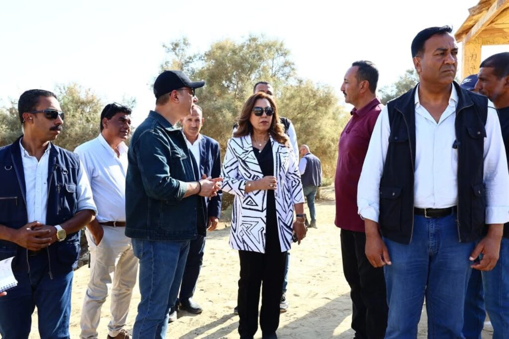 fb_img_17572340380923380456433714767003-1024x682 وزيرة التنمية المحلية والقائم بأعمال وزير البيئة ومحافظ الفيوم في جولة تفقدية بمحمية وادي الريان