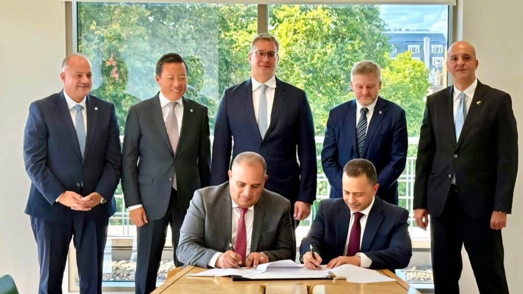 fb_img_17573483762894736994998475755212-1024x575 وزير البترول والثروة المعدنية يشهد توقيع مذكرة تفاهم بين إيجاس و بي بي البريطانية لحفر خمس آبار جديدة للغاز بالبحر المتوسط