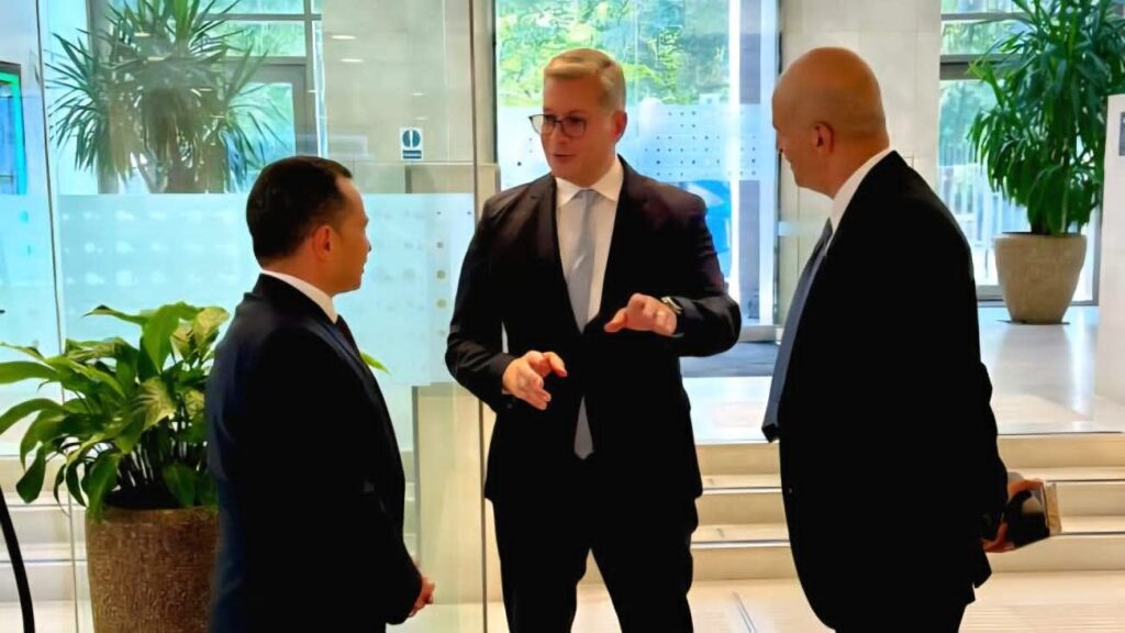 fb_img_17573483784014185422511768566452-1024x576 وزير البترول والثروة المعدنية يشهد توقيع مذكرة تفاهم بين إيجاس و بي بي البريطانية لحفر خمس آبار جديدة للغاز بالبحر المتوسط