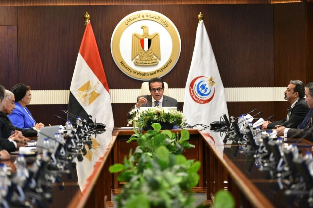 fb_img_17574246387996107531962408775340-1024x683 نائب رئيس الوزراء وزير الصحة يبحث مع غرفة مقدمي خدمات الرعاية الصحية بالقطاع الخاص ضوابط الحالات الطارئة والولادات القيصرية