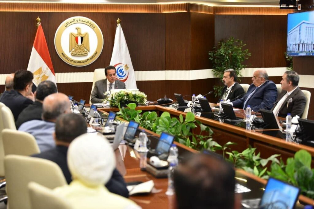 fb_img_17574246406524942800198308612650-1024x683 نائب رئيس الوزراء وزير الصحة يبحث مع غرفة مقدمي خدمات الرعاية الصحية بالقطاع الخاص ضوابط الحالات الطارئة والولادات القيصرية