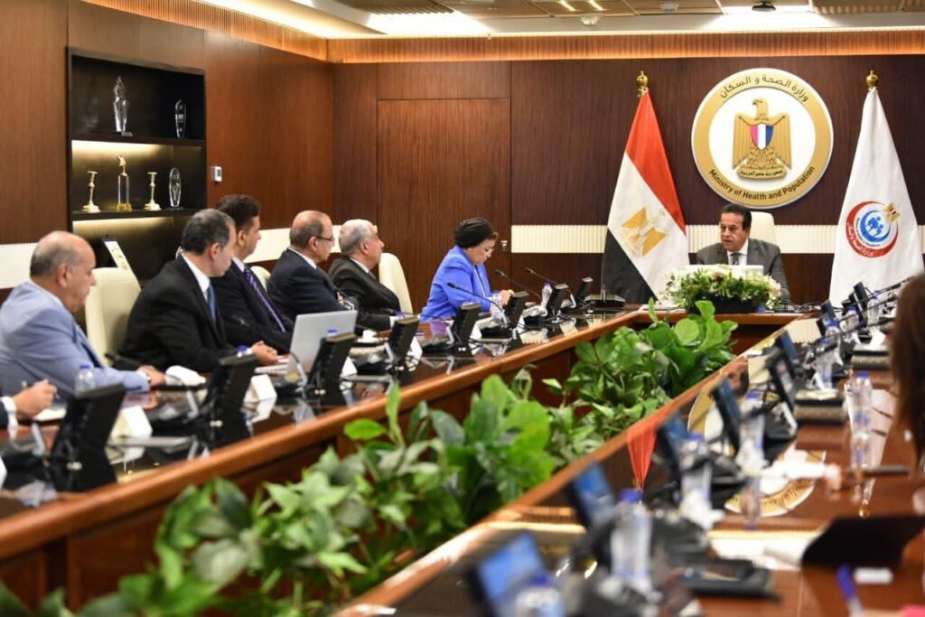 fb_img_17574246441664580609036419714185-1024x683 نائب رئيس الوزراء وزير الصحة يبحث مع غرفة مقدمي خدمات الرعاية الصحية بالقطاع الخاص ضوابط الحالات الطارئة والولادات القيصرية