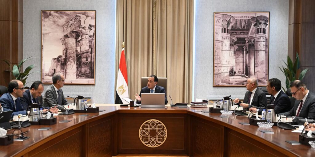 fb_img_1757424687520234019605267408047-1024x512 رئيس الوزراء يستعرض سُبل تيسير وتسريع إجراءات خدمات التصديق على المحررات بمكاتب وزارة الخارجية من خلال منصة مصر الرقمية ومكاتب البريد