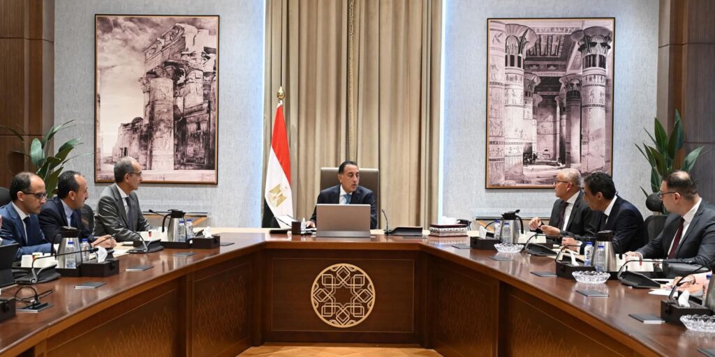 fb_img_1757424690082896473784328495387-1024x512 رئيس الوزراء يستعرض سُبل تيسير وتسريع إجراءات خدمات التصديق على المحررات بمكاتب وزارة الخارجية من خلال منصة مصر الرقمية ومكاتب البريد