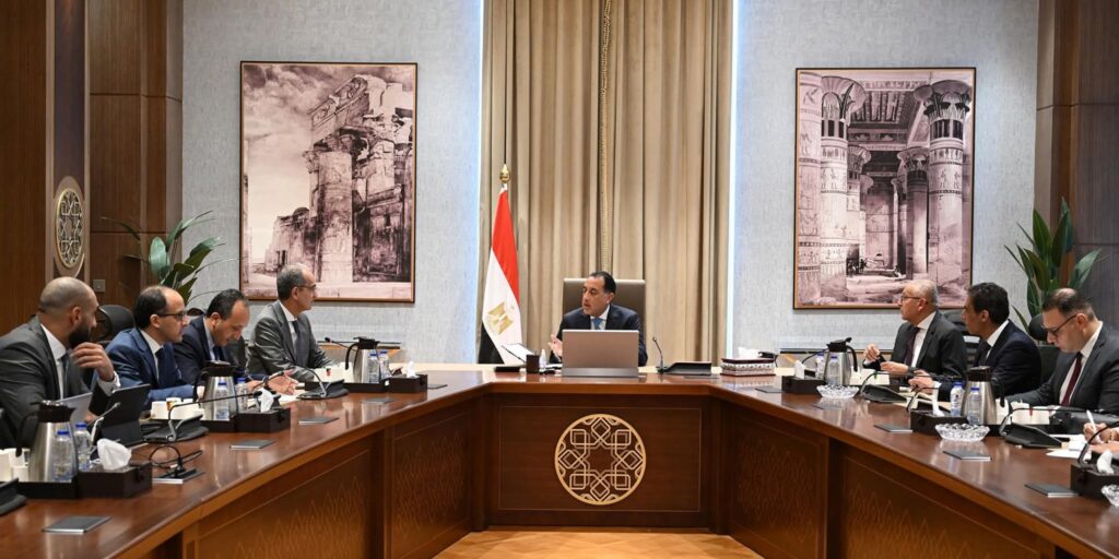 fb_img_17574246916725633481416509169786-1024x512 رئيس الوزراء يستعرض سُبل تيسير وتسريع إجراءات خدمات التصديق على المحررات بمكاتب وزارة الخارجية من خلال منصة مصر الرقمية ومكاتب البريد