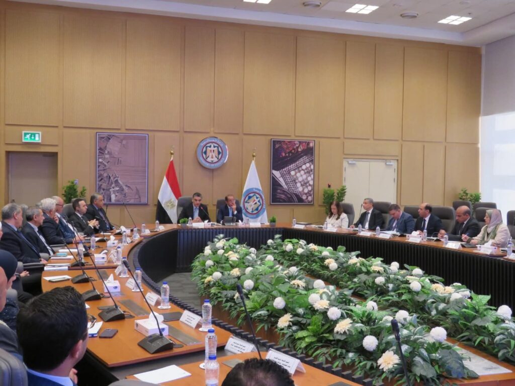 fb_img_17574249657074543321516272597180-1024x768 وزير المالية.. في خطوة جديدة لمد جسور الثقة والشراكة والمساندة لقطاع الدواء